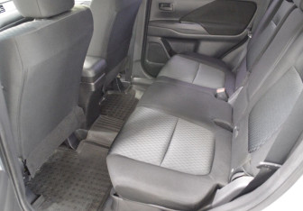 Подержанный автомобиль Mitsubishi Outlander 2012 года (11 фото)