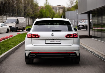Подержанный автомобиль Volkswagen Touareg 2020 года (7 фото)