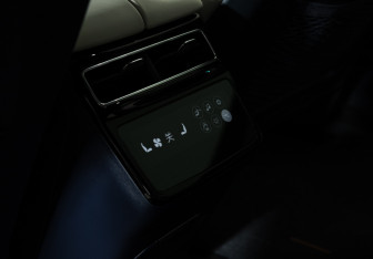 Подержанный автомобиль Zeekr 001 2022 года (29 фото)