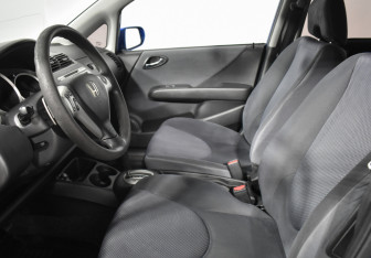 Подержанный автомобиль Honda Jazz 2008 года (10 фото)