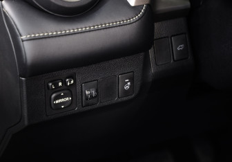 Подержанный автомобиль Toyota RAV4 2017 года (20 фото)