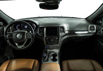 Подержанный автомобиль Jeep Grand Cherokee 2017 года (13 фото)