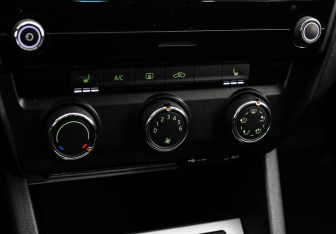 Подержанный автомобиль Skoda Octavia Liftback 2014 года (14 фото)