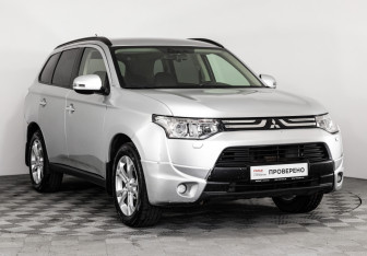 Подержанный автомобиль Mitsubishi Outlander 2013 года (3 фото)