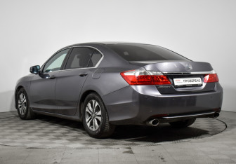 Подержанный автомобиль Honda Accord Sedan 2013 года (7 фото)