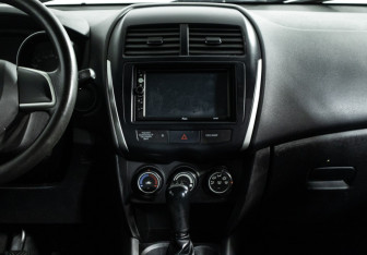 Подержанный автомобиль Mitsubishi ASX 2013 года (14 фото)