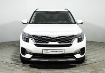 Подержанный автомобиль Kia Seltos 2022 года (2 фото)