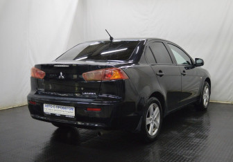 Подержанный автомобиль Mitsubishi Lancer Sedan 2008 года (5 фото)