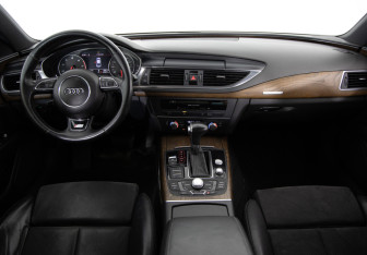 Подержанный автомобиль Audi A7 2012 года (9 фото)