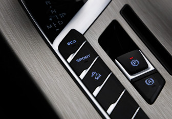 Подержанный автомобиль Geely Coolray 2023 года (16 фото)