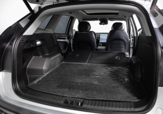 Подержанный автомобиль Geely Atlas 2024 года (30 фото)