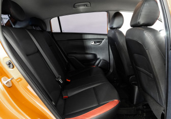 Подержанный автомобиль Kia Rio Hatchback 2019 года (23 фото)