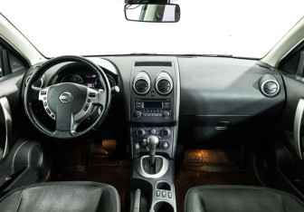 Подержанный автомобиль Nissan Qashqai 2013 года (13 фото)