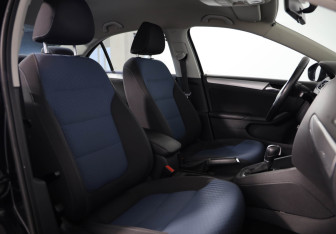 Подержанный автомобиль Volkswagen Jetta Sedan 2013 года (17 фото)