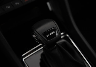 Подержанный автомобиль Skoda Karoq 2021 года (15 фото)