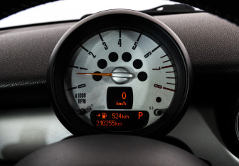 Подержанный автомобиль MINI Hatch 2011 года (19 фото)