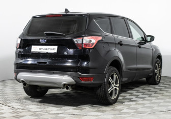 Подержанный автомобиль Ford Kuga 2018 года (5 фото)
