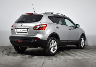 Подержанный автомобиль Nissan Qashqai 2010 года (5 фото)