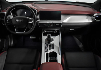 Подержанный автомобиль Geely Coolray 2022 года (16 фото)