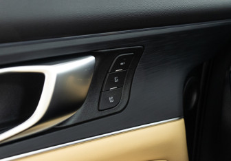 Подержанный автомобиль Changan UNI-K 2023 года (18 фото)