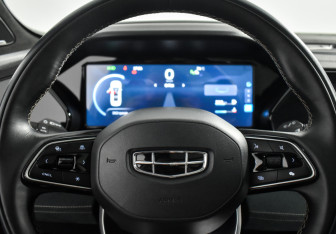 Подержанный автомобиль Geely Monjaro 2021 года (21 фото)