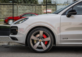 Подержанный автомобиль Porsche Cayenne 2021 года (10 фото)