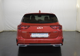 Подержанный автомобиль Kia Ceed Wagon 2021 года (6 фото)