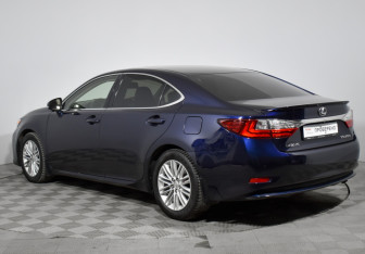 Подержанный автомобиль Lexus ES 2016 года (7 фото)