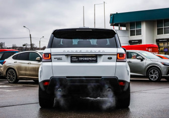 Подержанный автомобиль Land Rover Range Rover Sport 2015 года (10 фото)