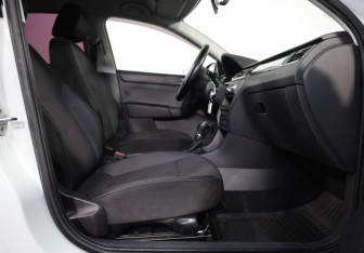 Подержанный автомобиль Skoda Rapid Liftback 2014 года (17 фото)