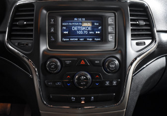 Подержанный автомобиль Jeep Grand Cherokee 2013 года (16 фото)