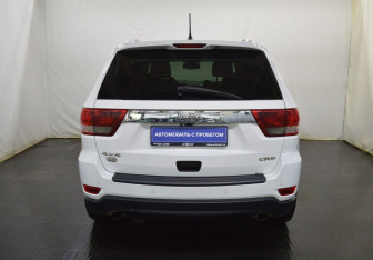 Подержанный автомобиль Jeep Grand Cherokee 2012 года (6 фото)