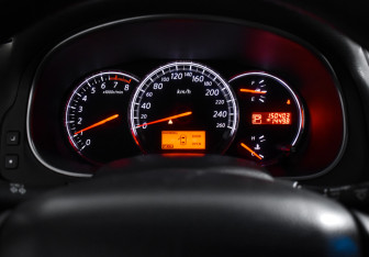 Подержанный автомобиль Nissan Teana 2011 года (17 фото)