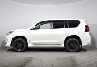 Подержанный автомобиль Toyota Land Cruiser Prado 2019 года (8 фото)