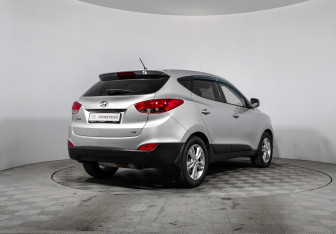 Подержанный автомобиль Hyundai ix35 2012 года (5 фото)