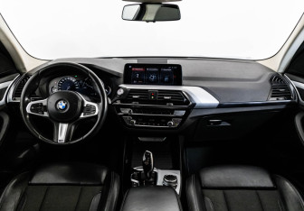 Подержанный автомобиль BMW X3 2019 года (10 фото)
