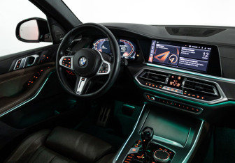 Подержанный автомобиль BMW X5 2020 года (31 фото)