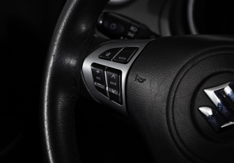 Подержанный автомобиль Suzuki Grand Vitara 2010 года (12 фото)