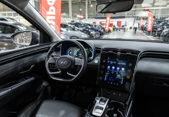 Подержанный автомобиль Hyundai Tucson 2024 года (10 фото)