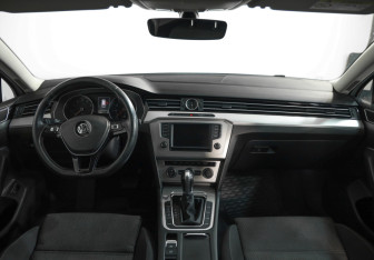 Подержанный автомобиль Volkswagen Passat Wagon 2016 года (9 фото)