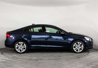 Подержанный автомобиль Volvo S60 2010 года (4 фото)