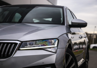Подержанный автомобиль Skoda Superb Liftback 2023 года (2 фото)