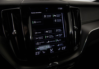 Подержанный автомобиль Volvo XC60 2020 года (17 фото)