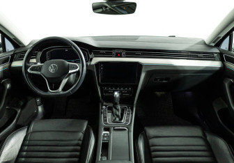 Подержанный автомобиль Volkswagen Passat Sedan 2020 года (13 фото)