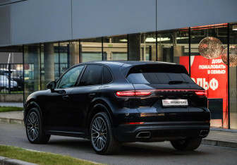 Подержанный автомобиль Porsche Cayenne 2019 года (8 фото)