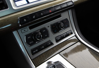Подержанный автомобиль Jaguar XF Sedan 2014 года (15 фото)