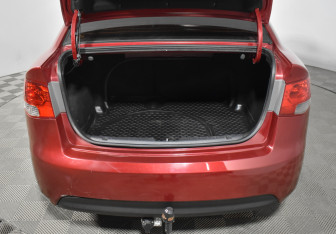 Подержанный автомобиль Kia Cerato Sedan 2010 года (19 фото)