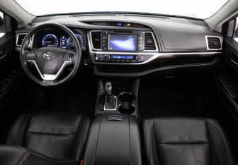 Подержанный автомобиль Toyota Highlander 2015 года (9 фото)