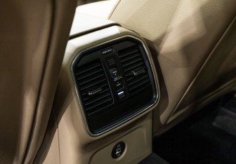 Подержанный автомобиль Porsche Macan 2018 года (19 фото)