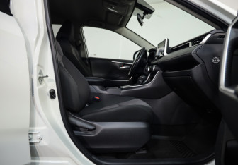 Подержанный автомобиль Toyota RAV4 2019 года (21 фото)